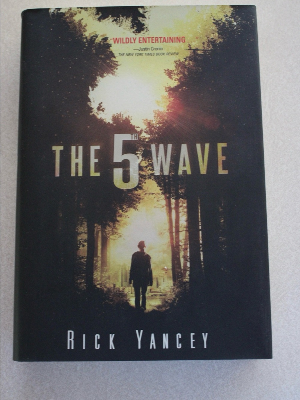 Original Penguin Black and Gold The 5th Wave Book Cover